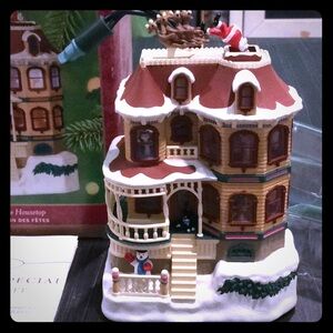2004 Up on the Housetop Hallmark Keepsake ornament